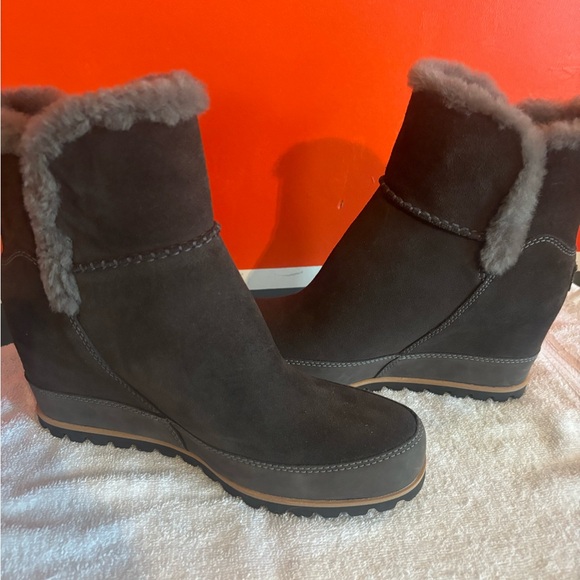 New Ugg Malvella wedge boots size 11 - Picture 9 of 9